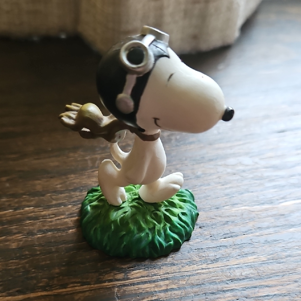 Snoopy Aviator Figurine - Black and White